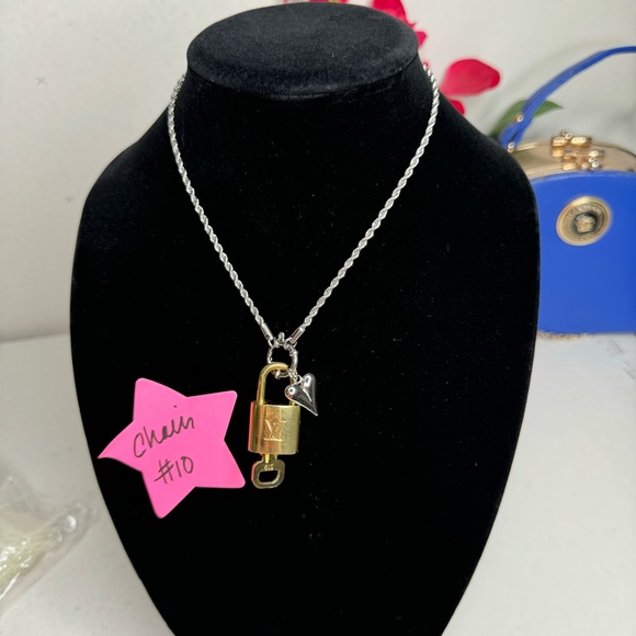⚜️🔐 LV Lock and Key Necklace ⚜️🔐 - Picture 5 of 8